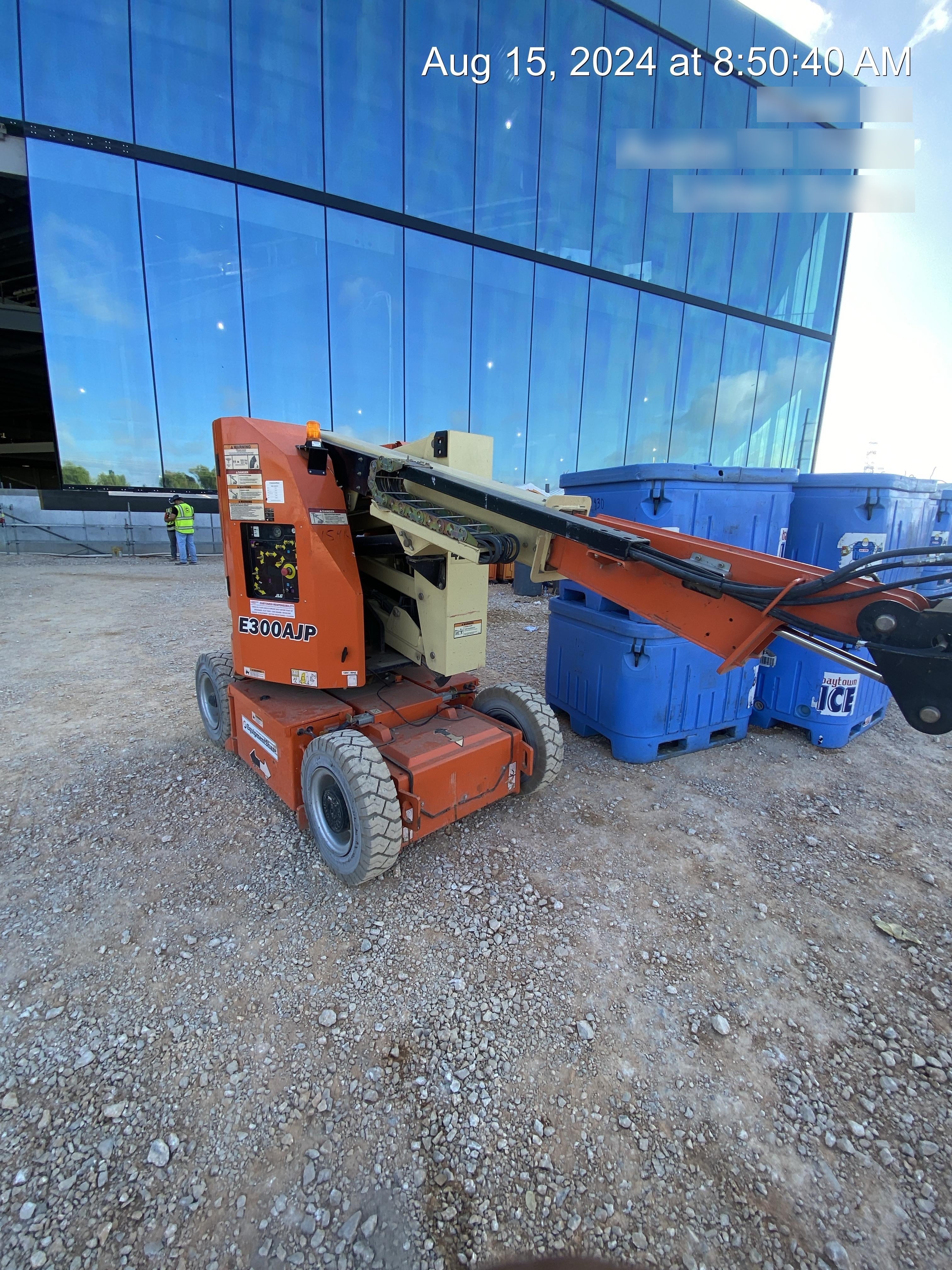 2019 JLG E300AJP