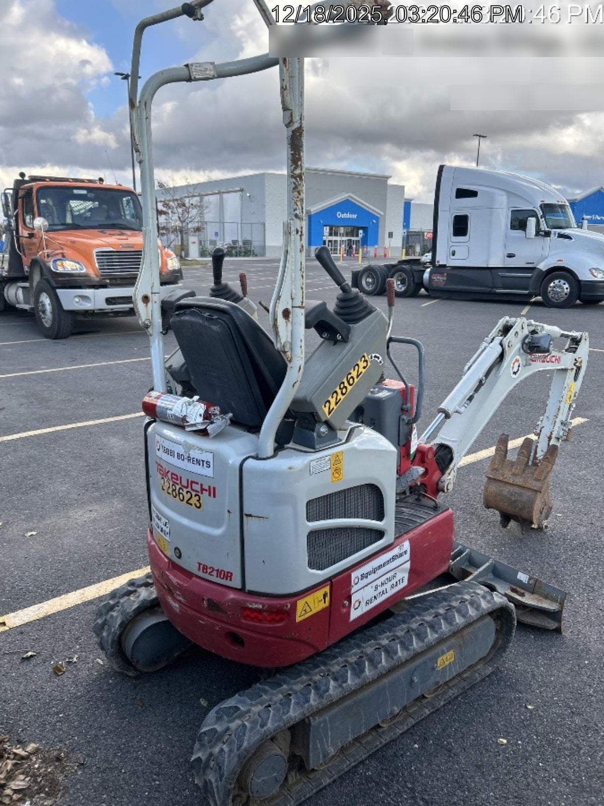 2022 TAKEUCHI TB210R