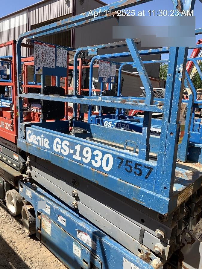 2017 Genie GS-1930 Genie GS-1930 Lift w/Fixed Rail and Chain Entry