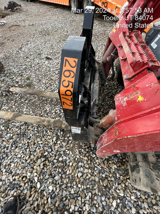 2021 TAKEUCHI 48" Pallet Forks - Takeuchi
