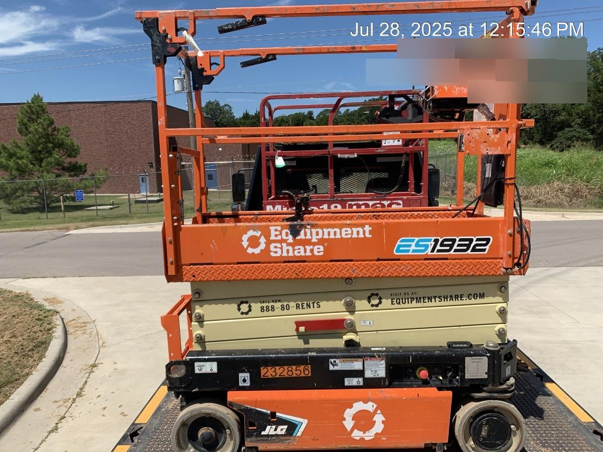 2022 JLG ES1932