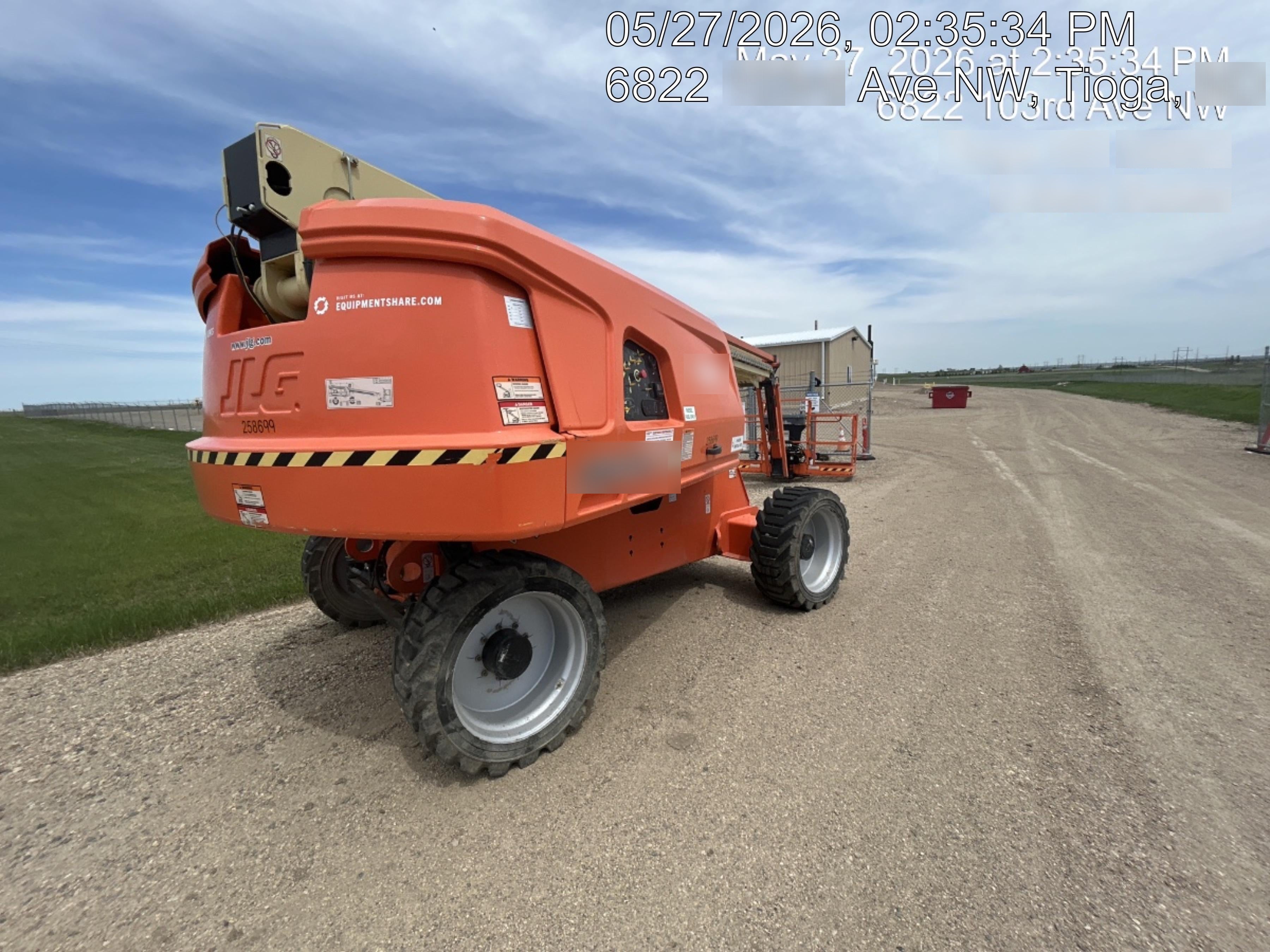 2022 JLG 660SJ