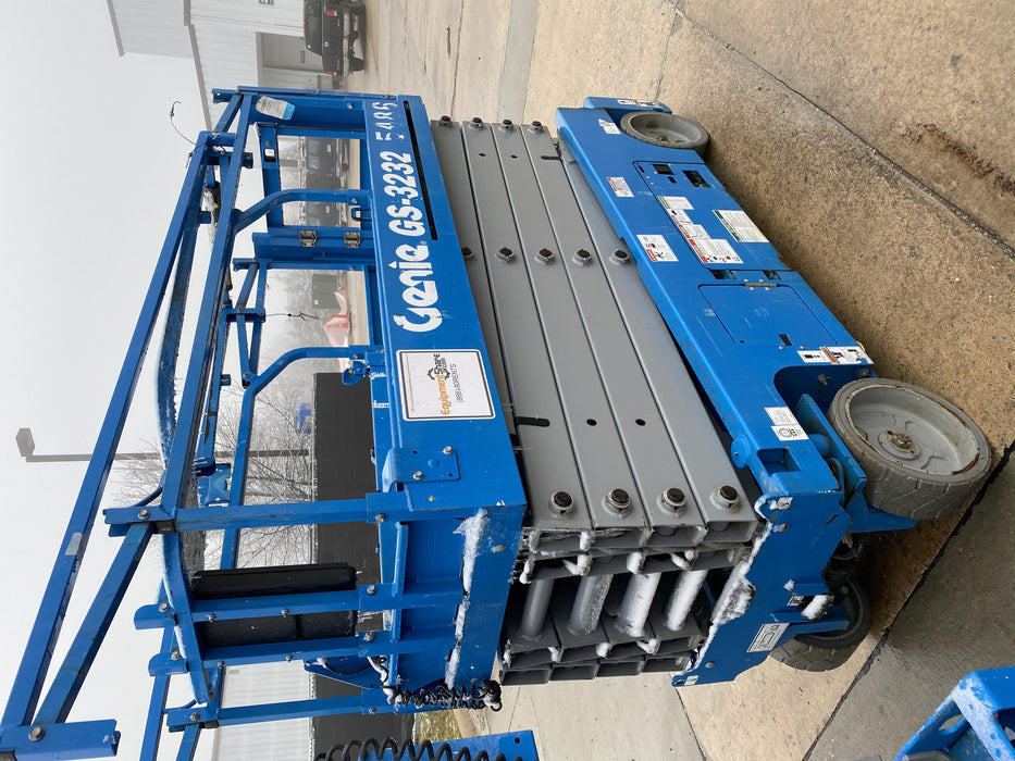 2019 Genie GS-4047 Folding rails with half height swing gate