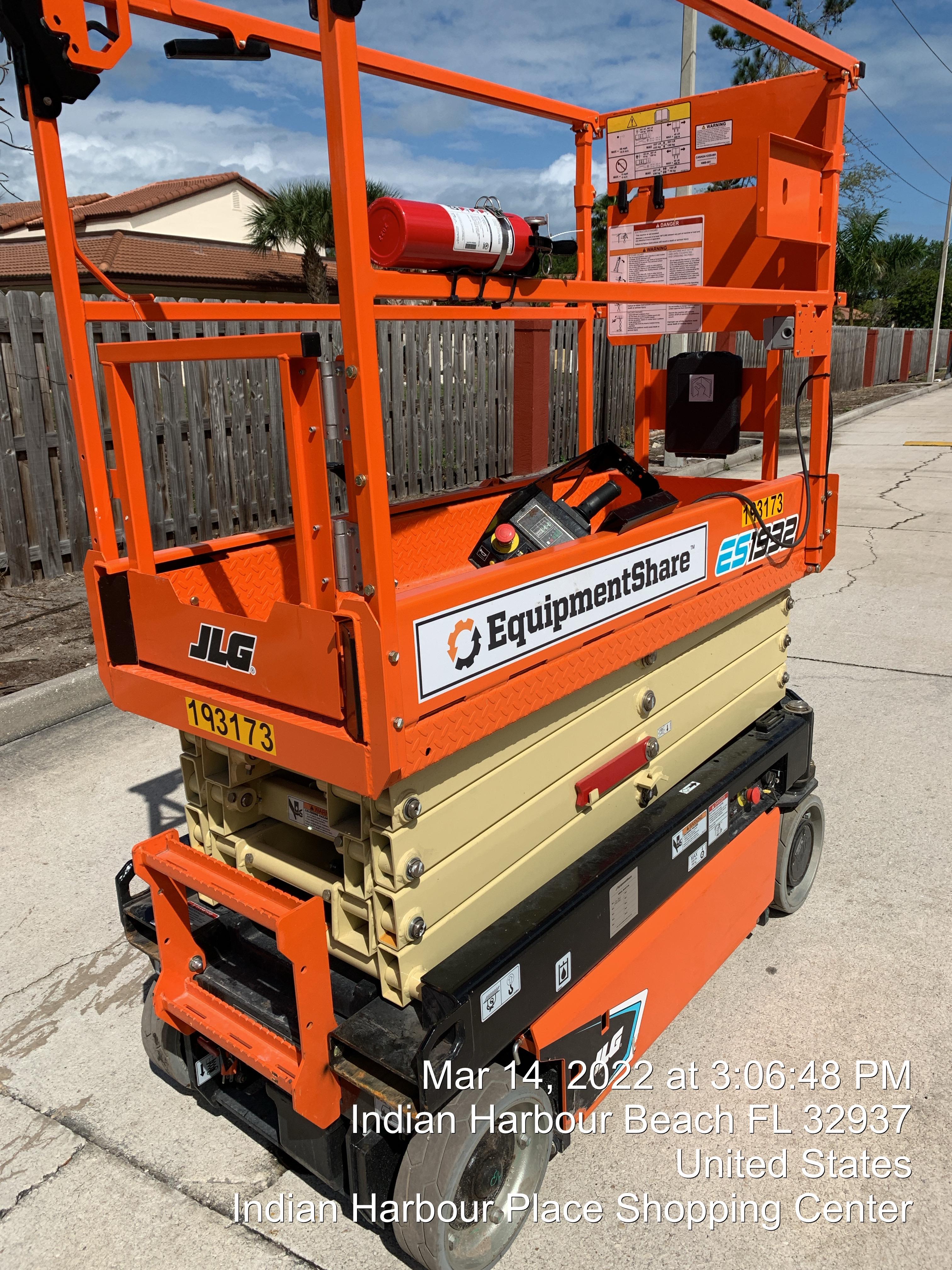 2021 JLG ES1932