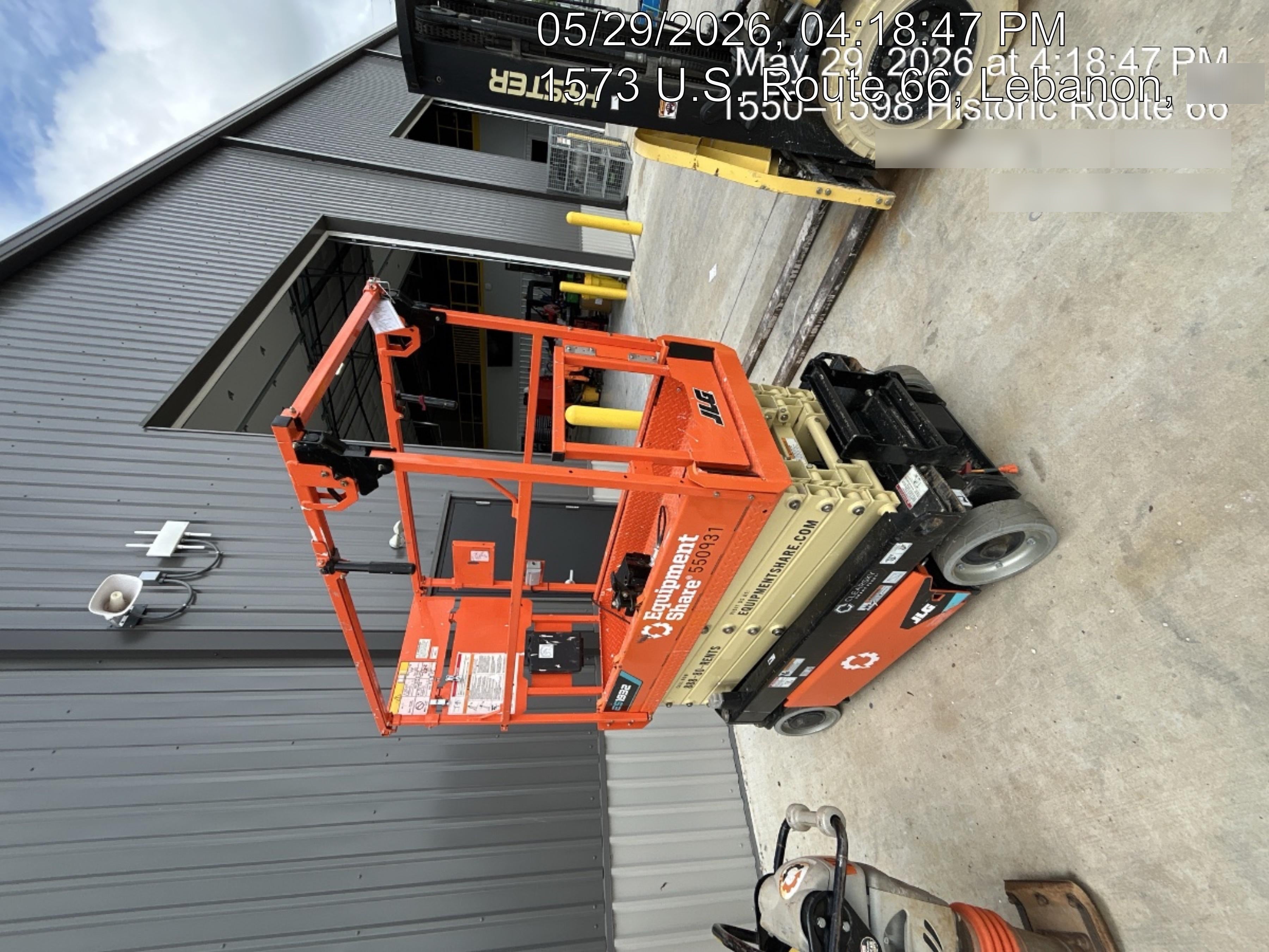2025 JLG ES1932