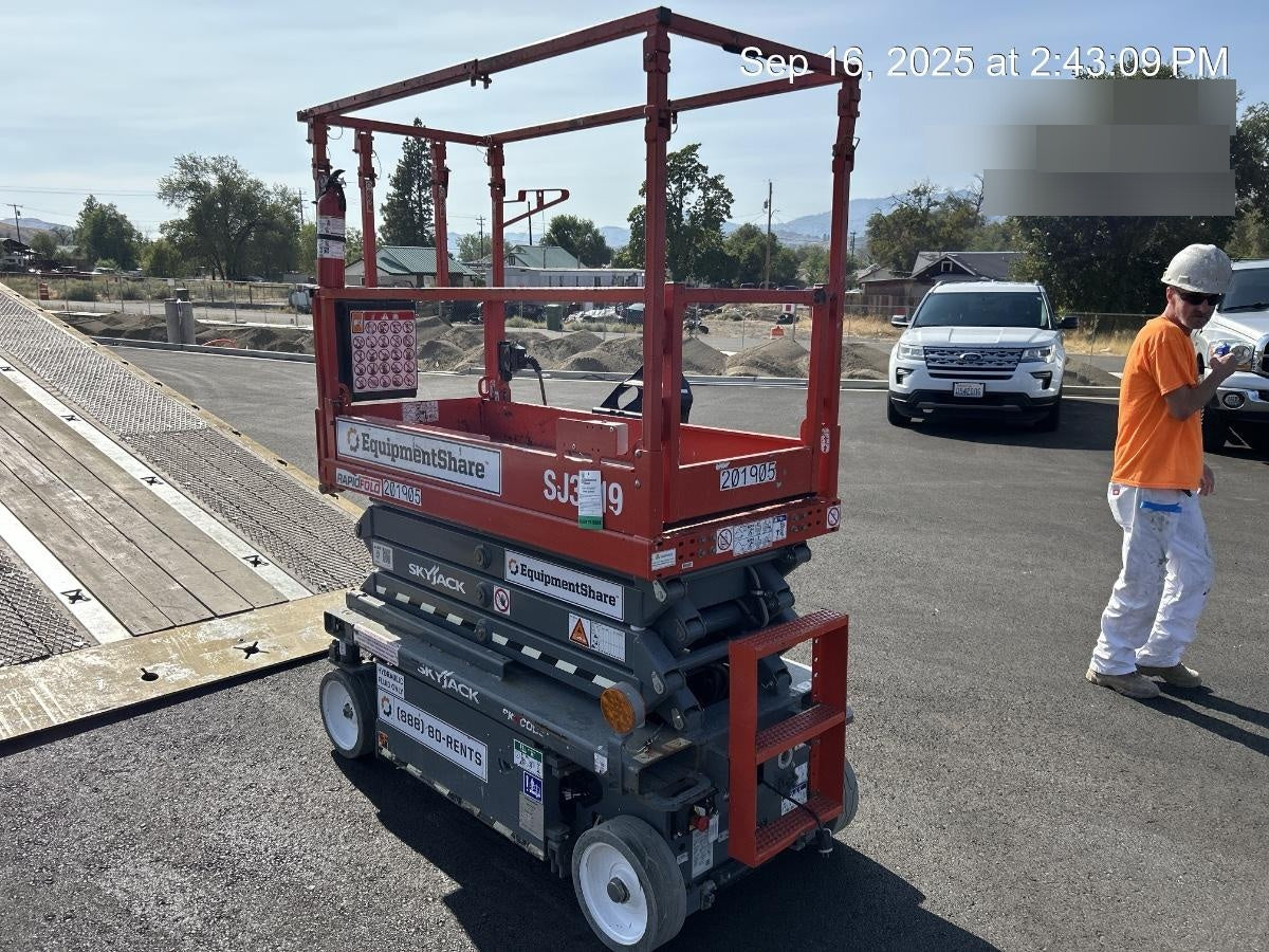 2021 SKYJACK SJ3219