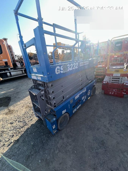 2020 Genie GS-3232 Standard, Folding half height swing gate, 800W Inverter