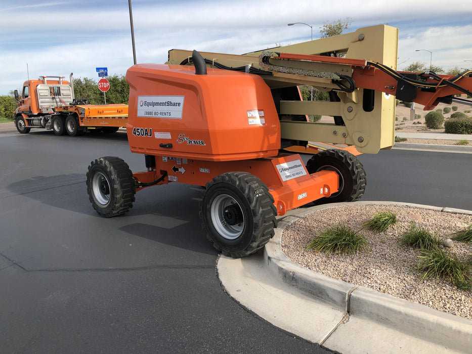 2019 JLG 450AJ