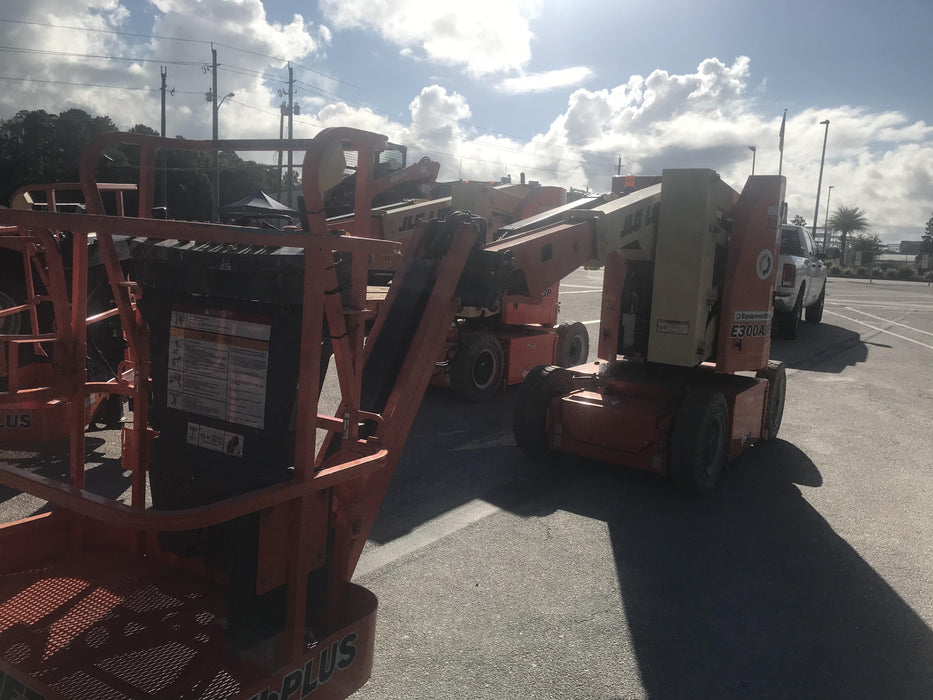 2019 JLG E300AJP