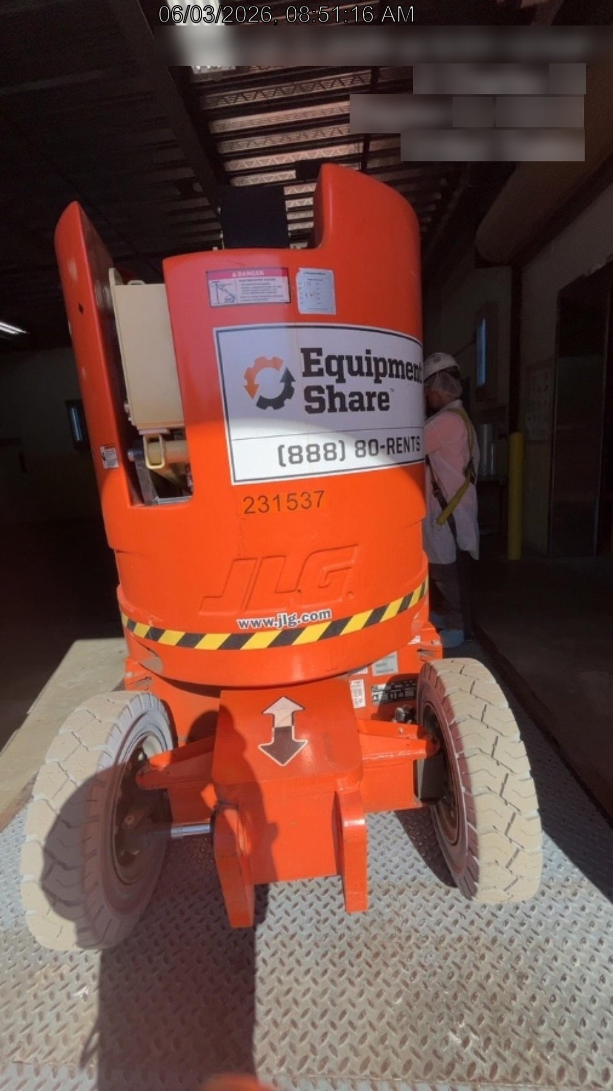 2022 JLG E300AJP