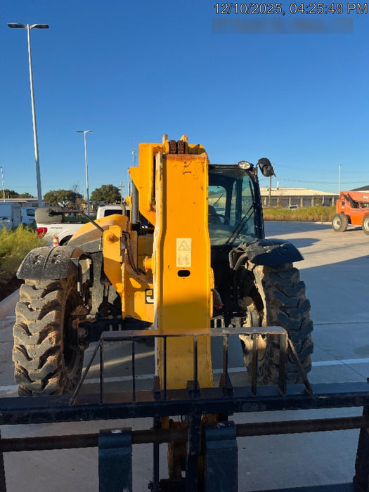 2019 JCB 509-42 74 HP w/CAB/HVAC, Beacon, Aux Hydraulics, Worklights, Solid Tires