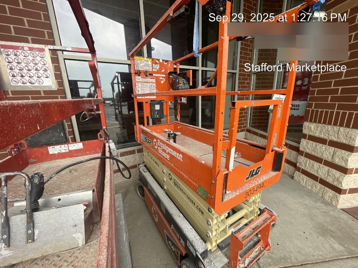 2023 JLG ES1932