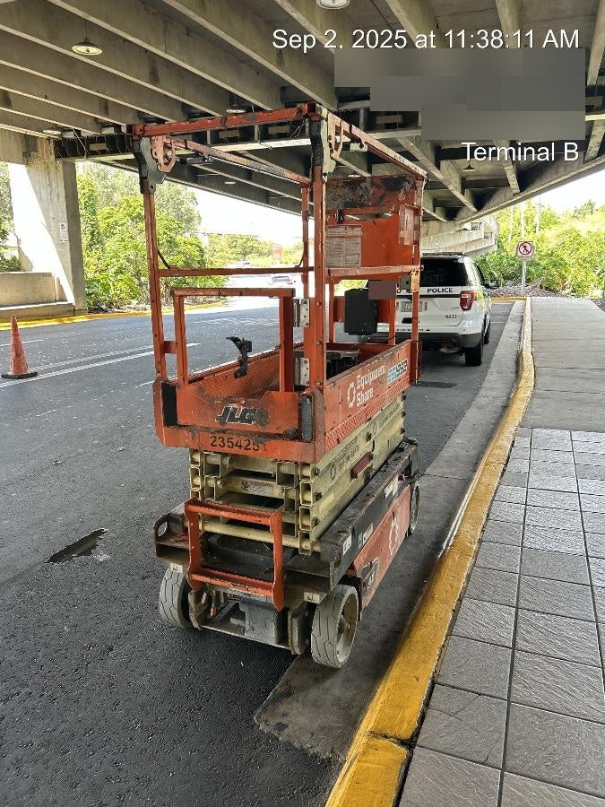 2022 JLG ES1932