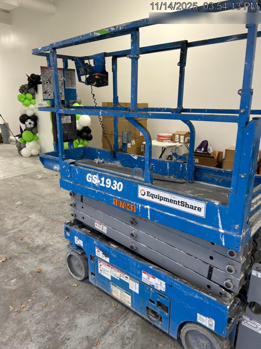 2020 Genie GS-1930 Solid Non Marking Tires, Beacon, Folding rails with half height swing gate, 800W Inverter