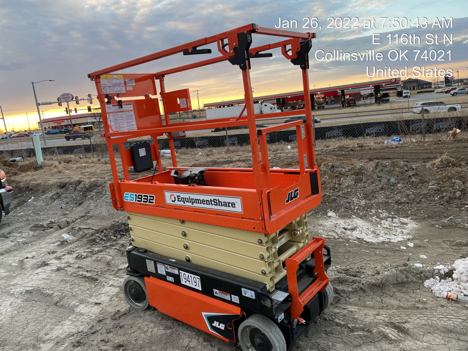 2021 JLG ES1932