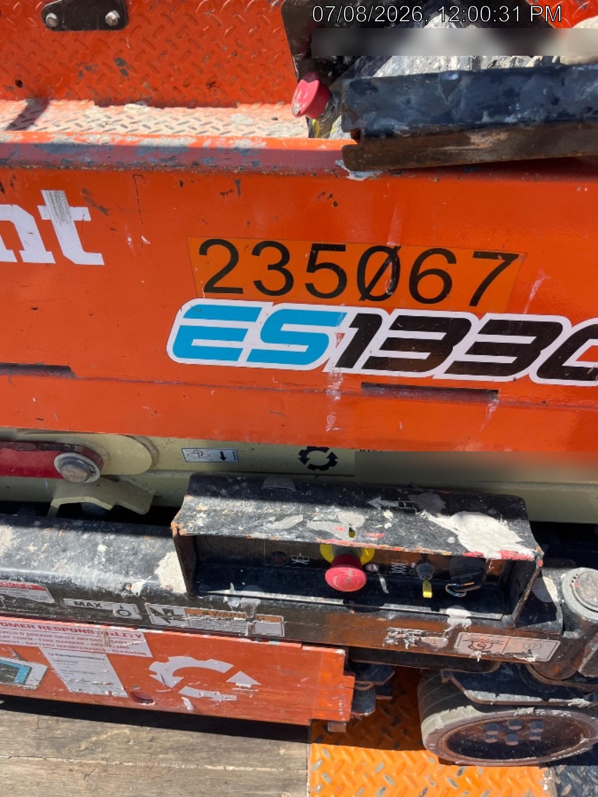 2022 JLG ES1330L
