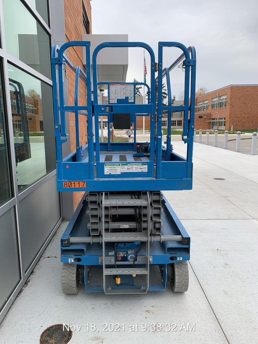 2019 Genie GS-2646 folding rails with full height swing gate, 800W Inverter