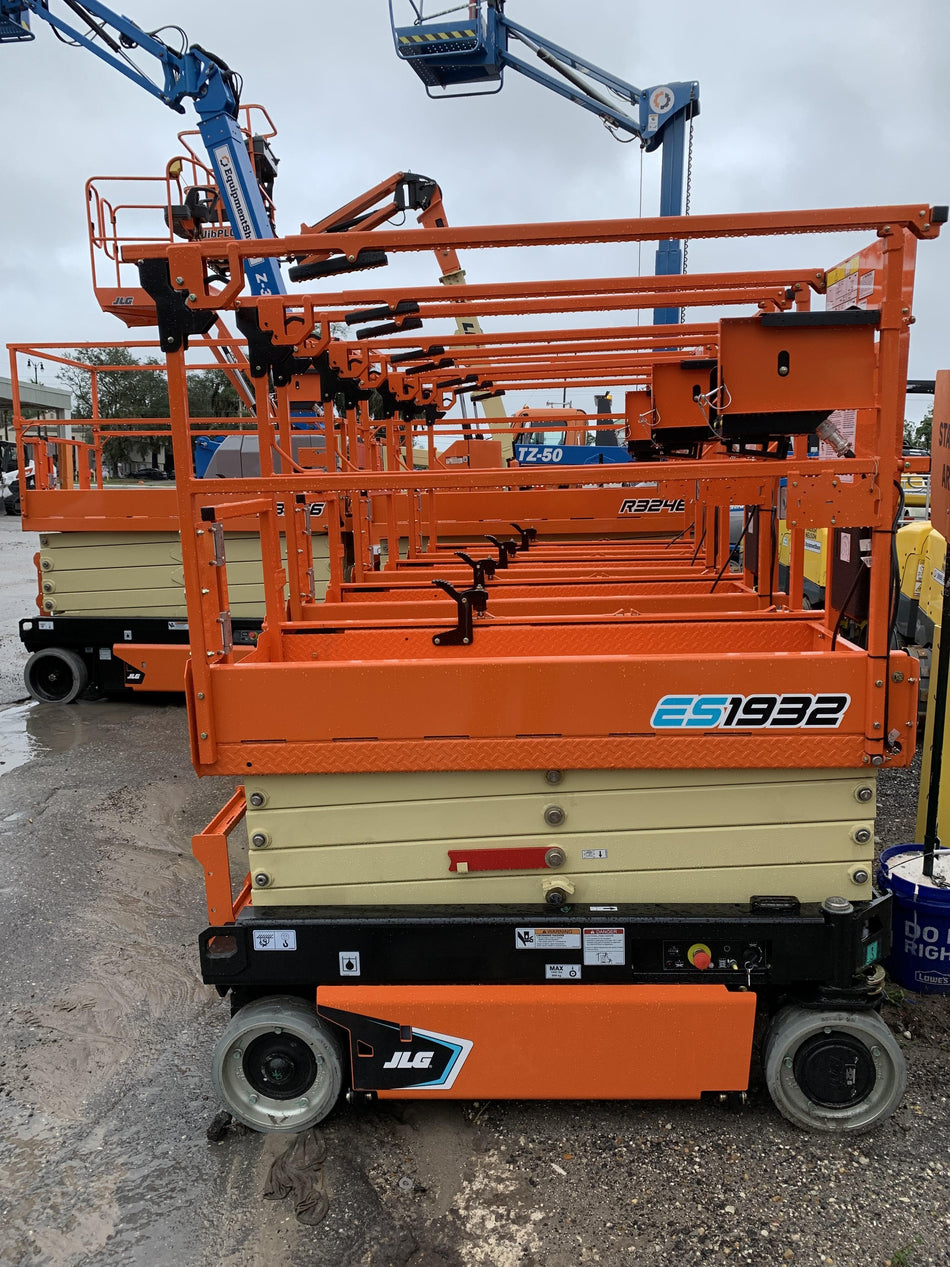 2021 JLG ES1932