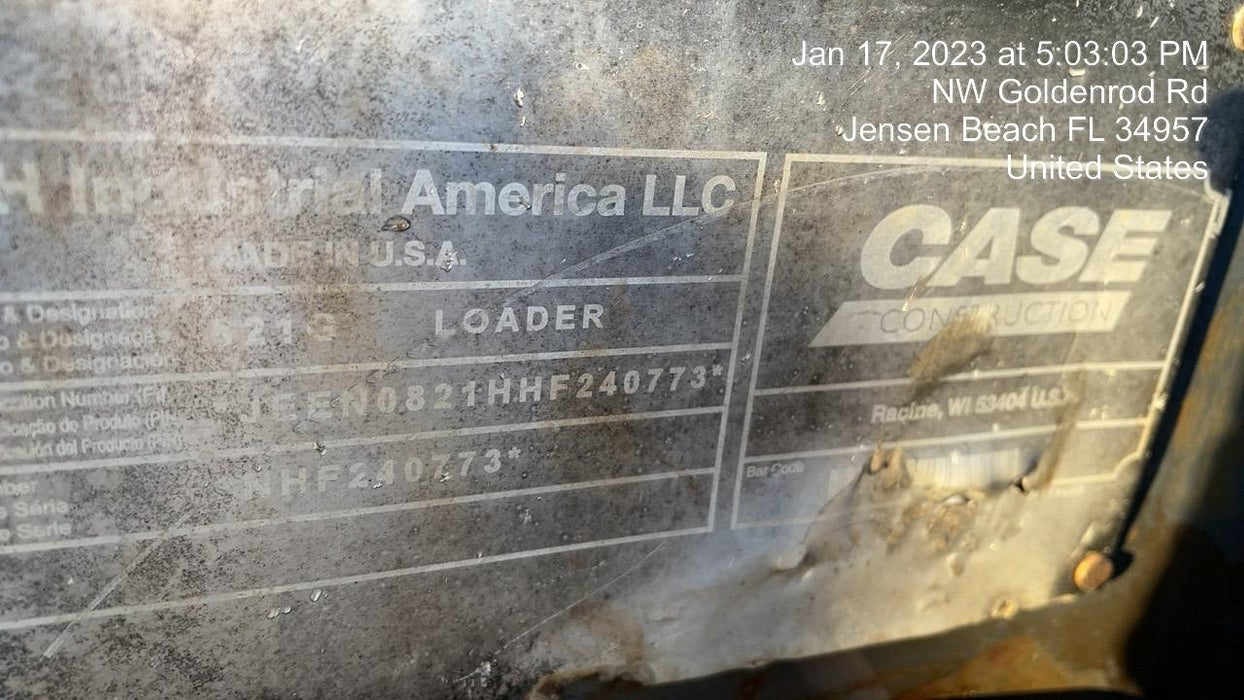 2017 Case 821G CLOSED CAB, JRB 418 STYLE HYD COUPLER