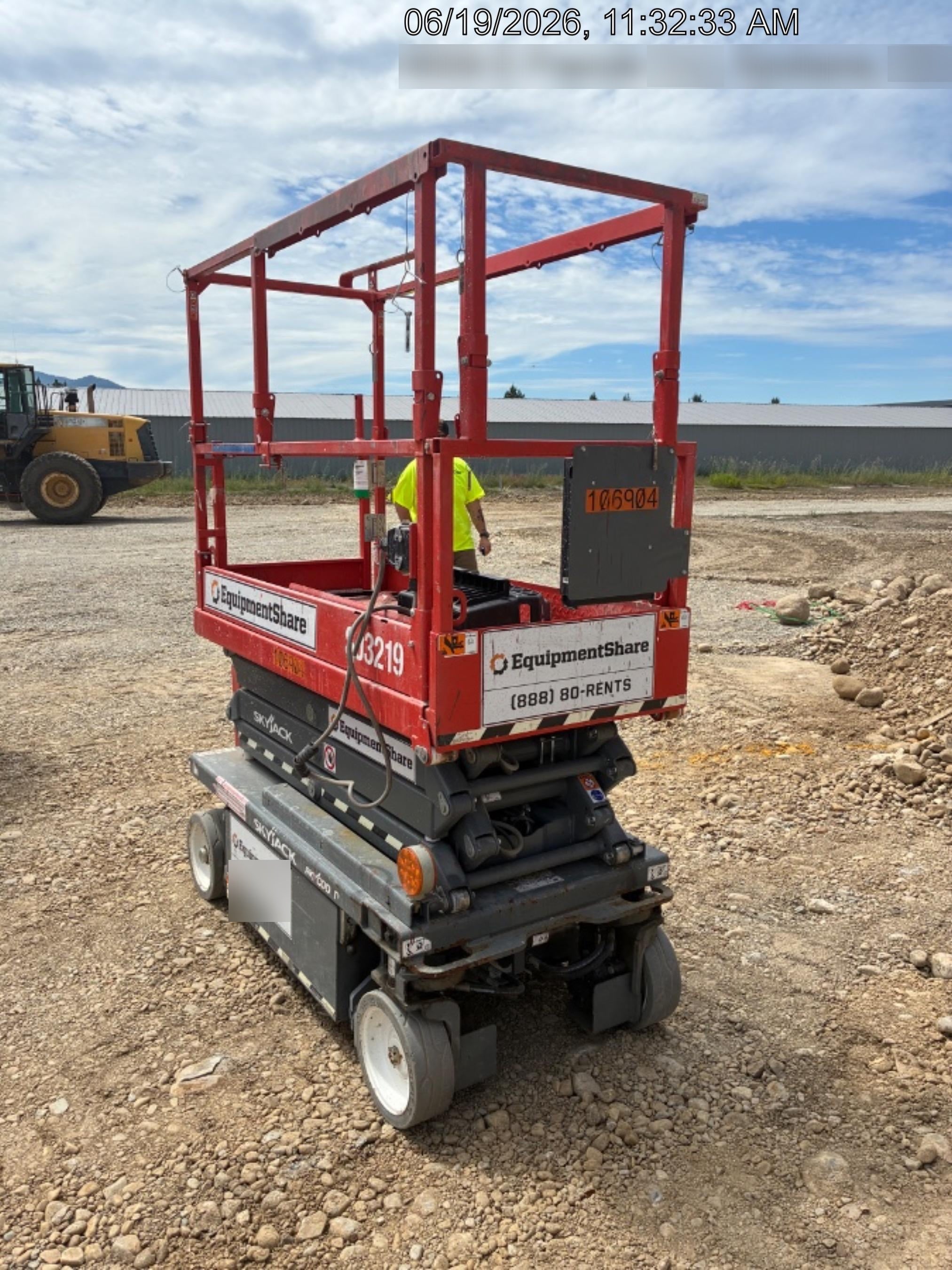 2020 Skyjack SJIII-3219 Solid NM Tires, Half height spring hinged entry gate, Dual Beacons, 800W Inverter
