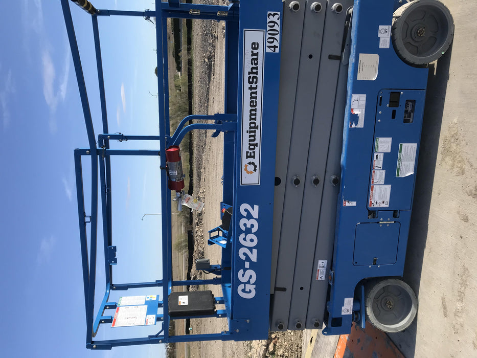 2019 Genie GS-2632 Folding rails with half height swing gate