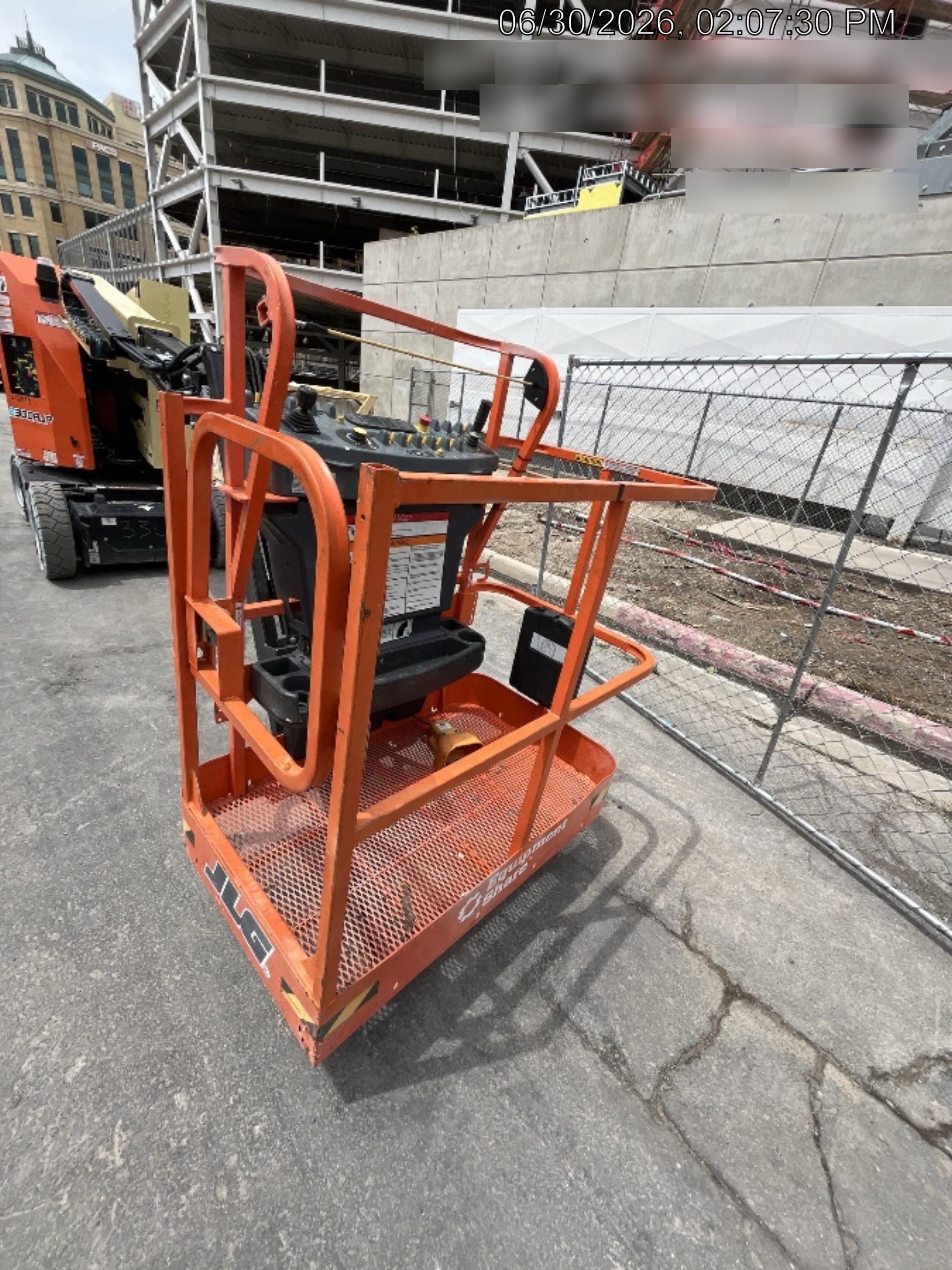2024 JLG E300AJP
