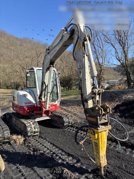 2023 TAKEUCHI TB250-2CR