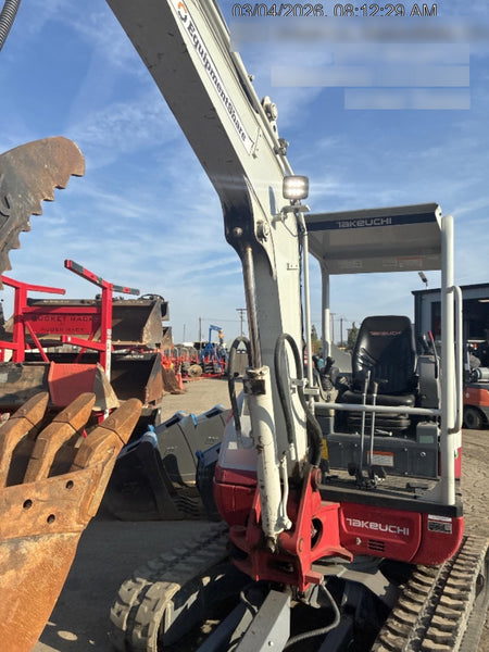 2022 TAKEUCHI TB235-2R