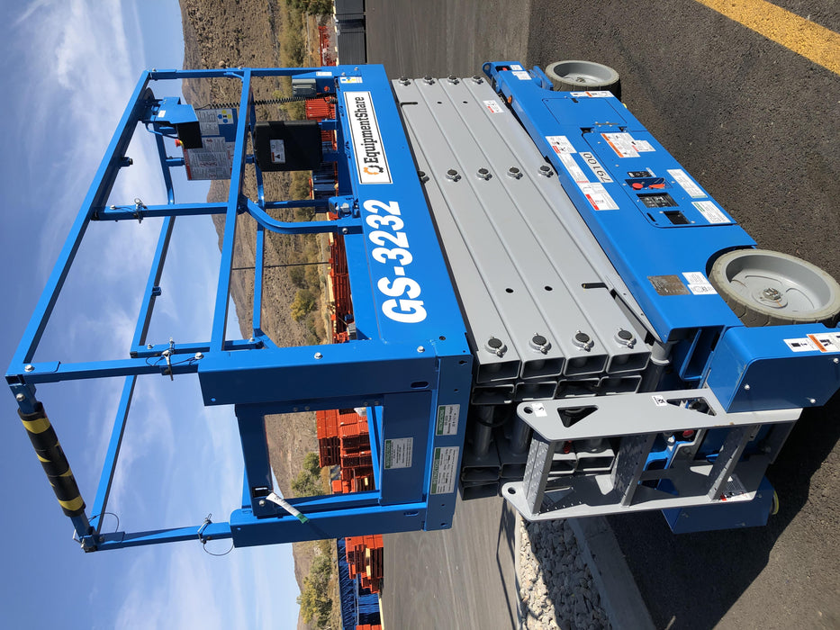 2020 Genie GS-3232 Standard, Folding half height swing gate, 800W Inverter