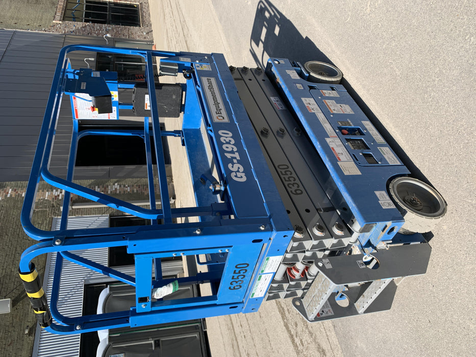 2020 Genie GS-1930 Solid Non Marking Tires, Beacon, Folding rails with half height swing gate