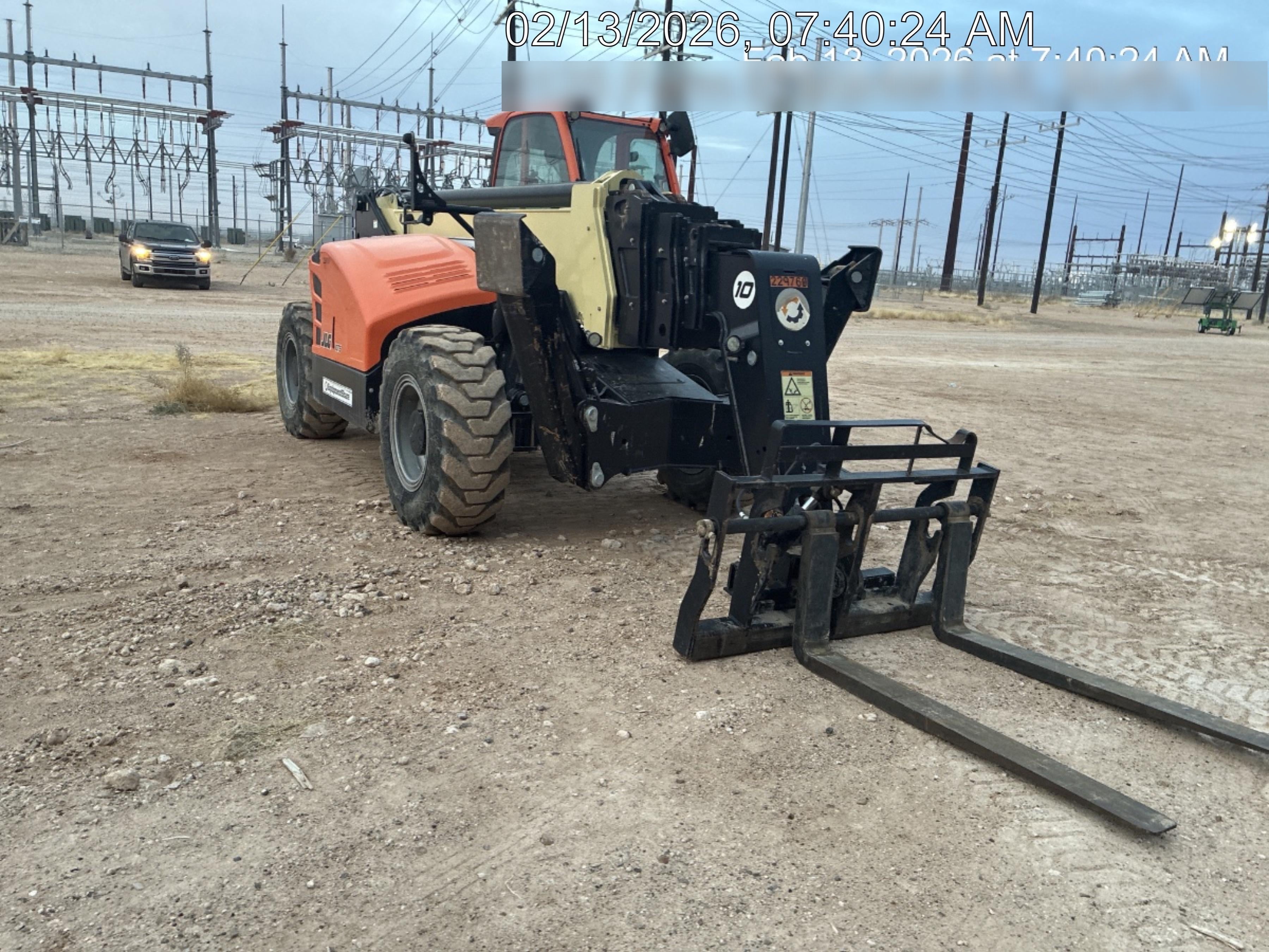 2022 JLG 1075