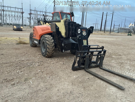2022 JLG 1075