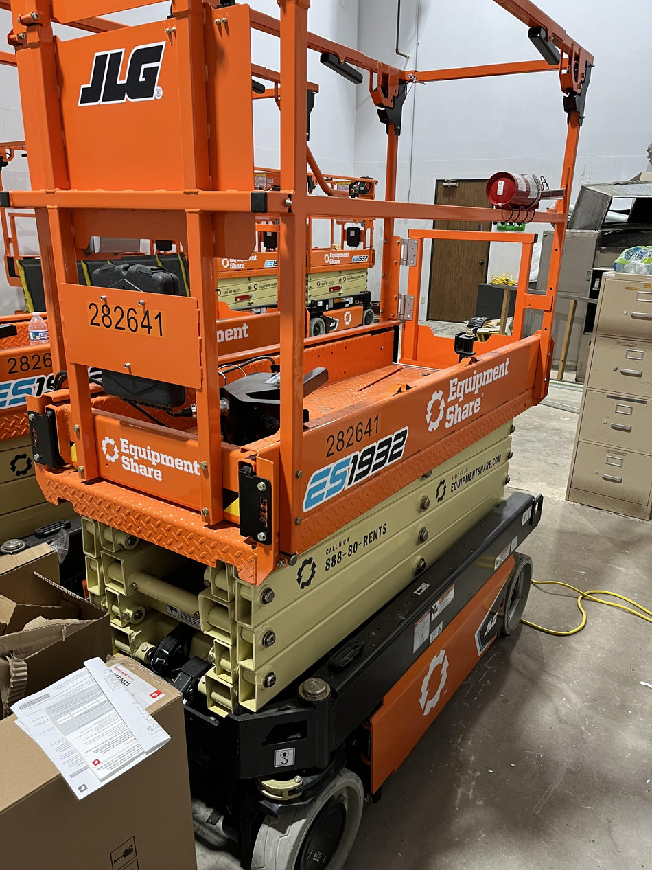 2022 JLG ES1932