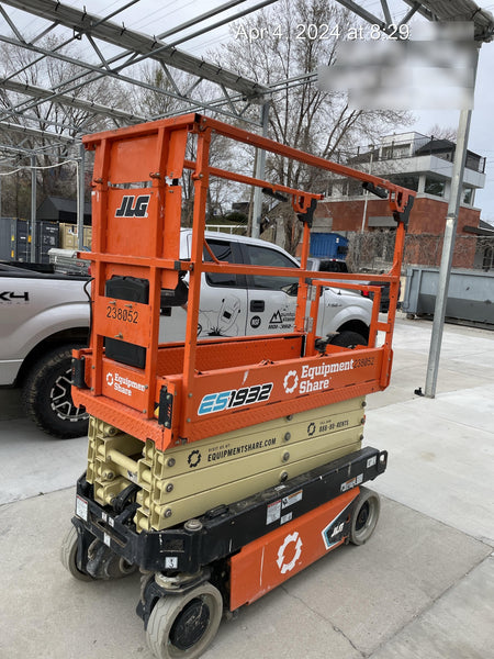 2022 JLG ES1932