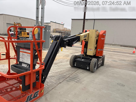 2025 JLG E300AJP