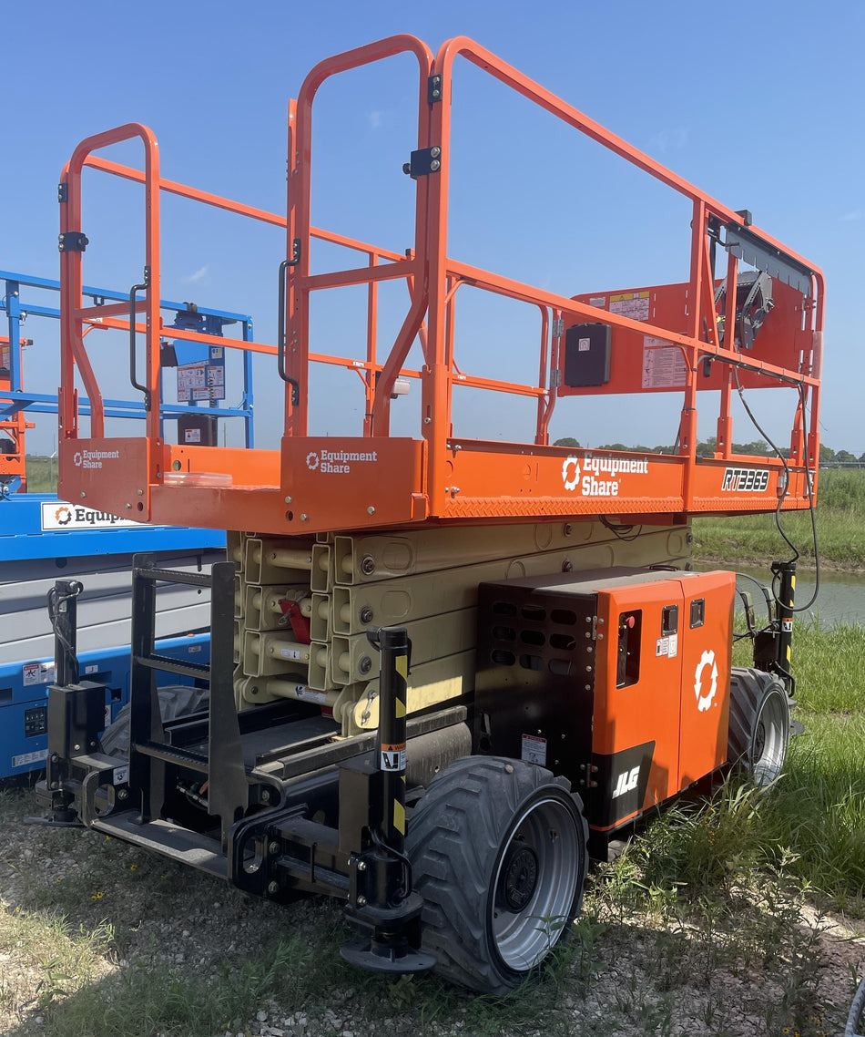 2023 JLG RT3369