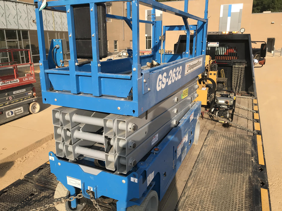 2019 Genie GS-2632 Folding rails with half height swing gate