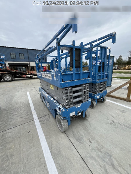 2019 Genie GS-2632 Folding rails with half height swing gate