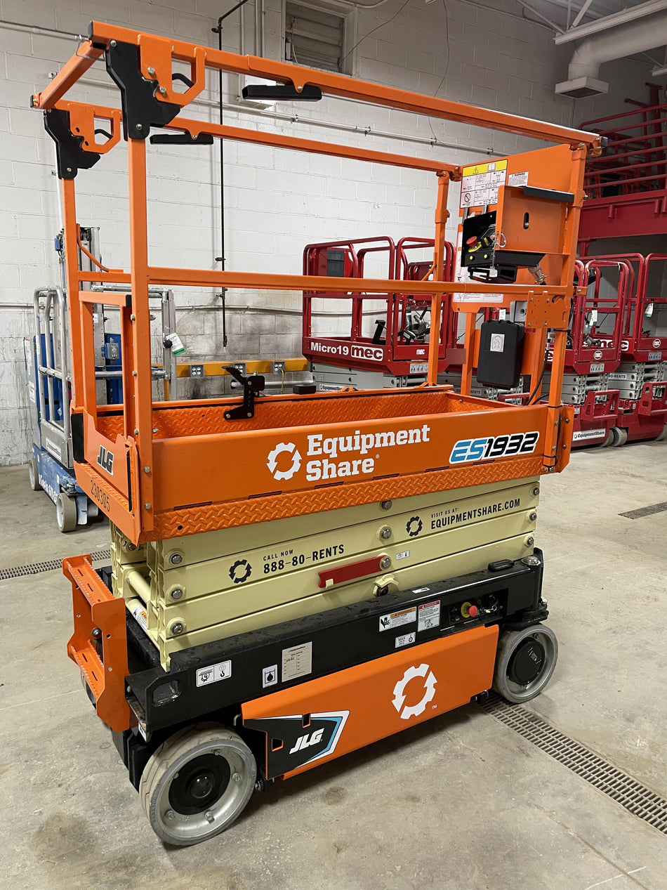 2022 JLG ES1932