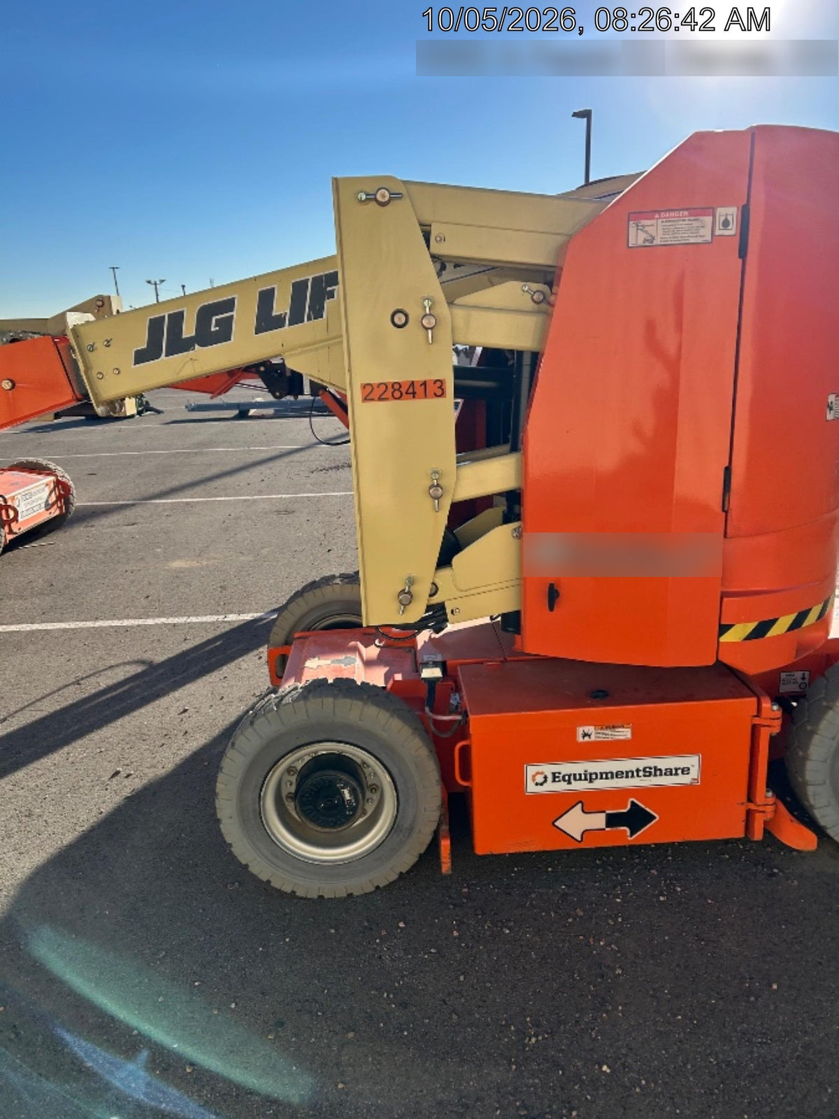 2022 JLG E300AJP