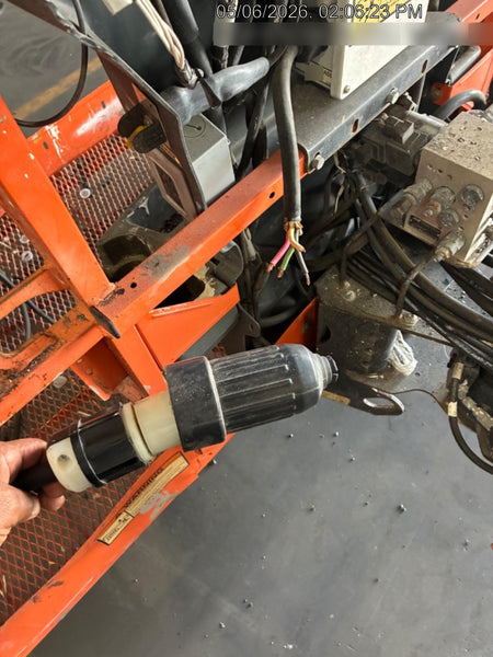 2021 JLG ES1330L