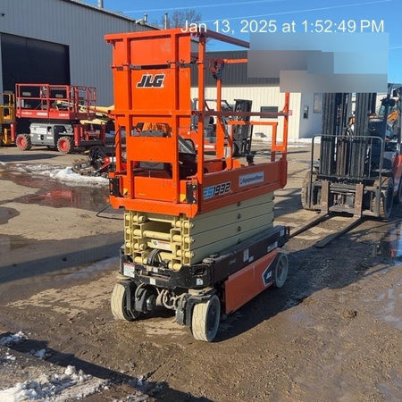 2021 JLG ES1932