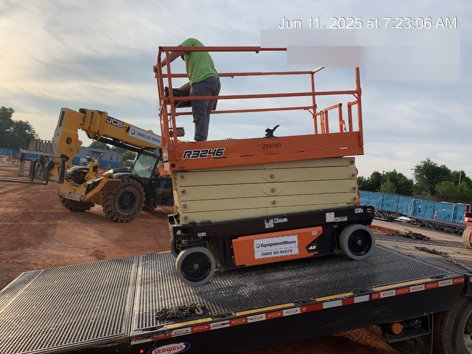 2021 JLG R3246