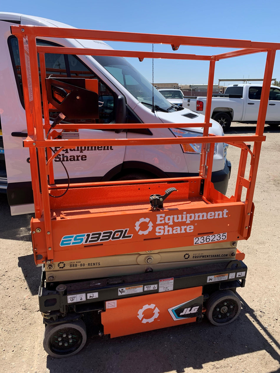 2022 JLG ES1330L