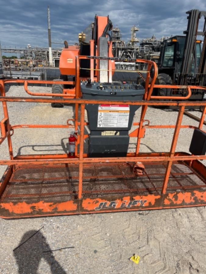 2020 JLG 800AJ