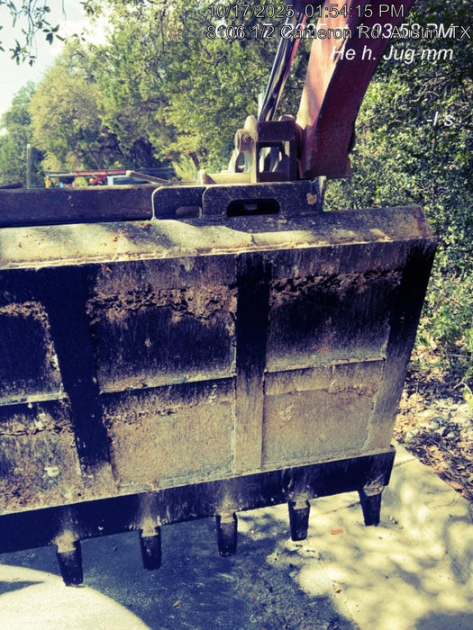 2019 Takeuchi TL8W Canopy, 15" Wide Rubber Tracks, Back-up Alarm, Front & Rear Working Lights, Auxiliary Hydraulics, Two-Speed Travel, Electronic Monitoring System w/76" HD Dirt Bucket with 8 Teeth, 20.3 cubic feet Capacity