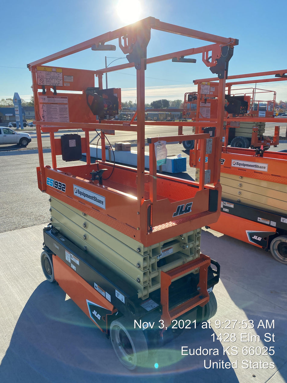 2021 JLG ES1932