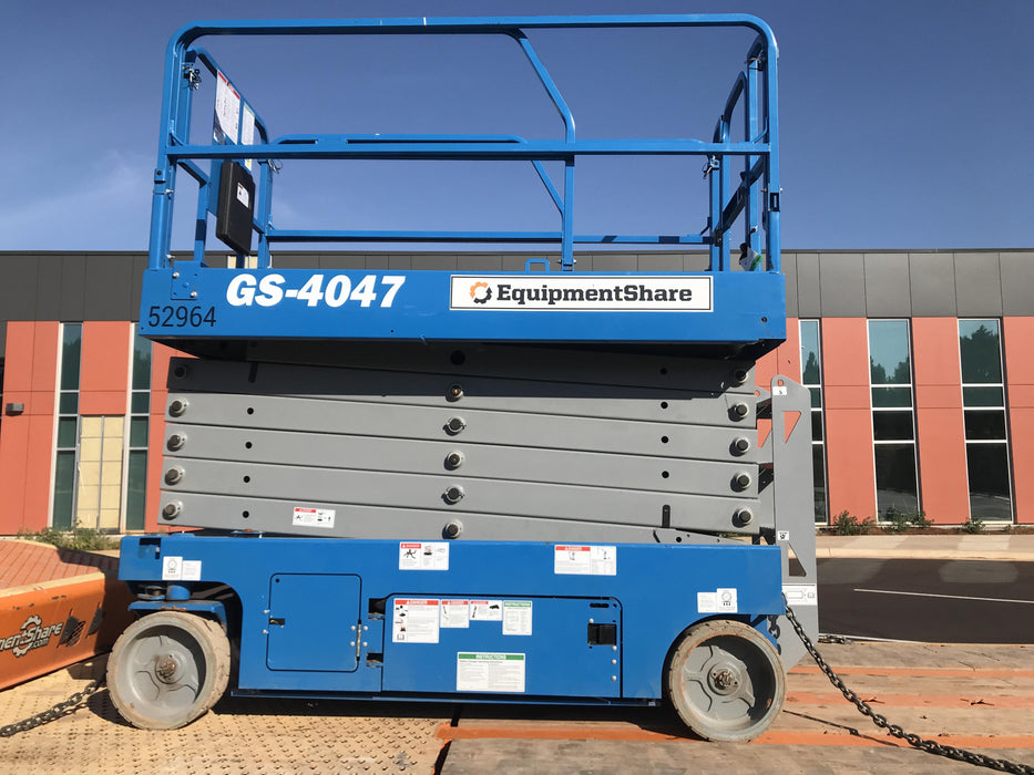 2019 Genie GS-4047 Folding rails with half height swing gate