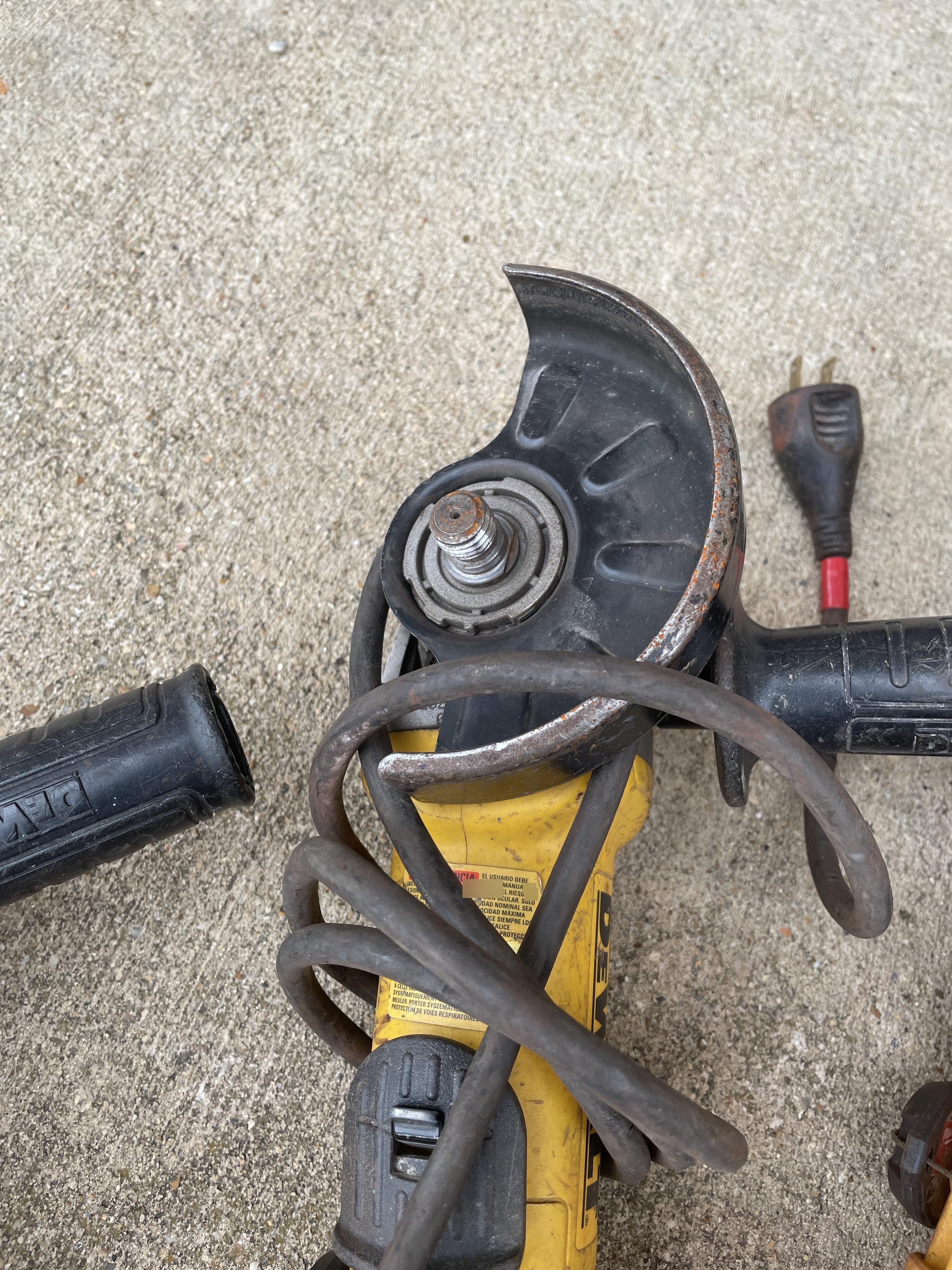 2022 DEWALT DWE402N