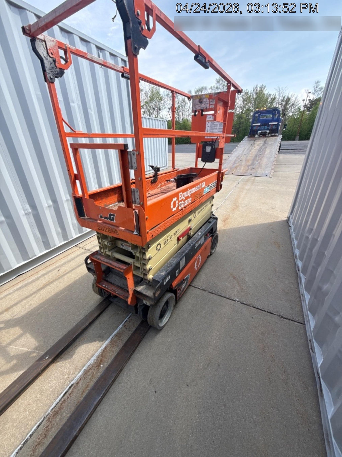 2022 JLG ES1932